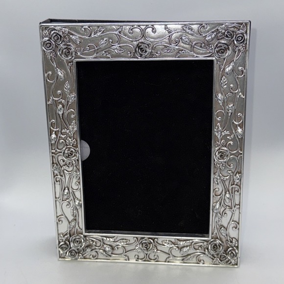 The Unbranded Brand Other - Silver Plated Photo Album 160 4x6 Slip In Photo Intricate Floral Front